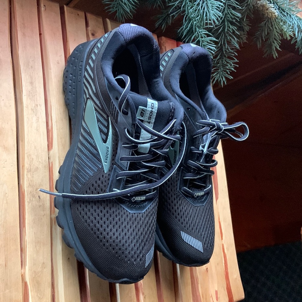 Black Brooks Gore-tex Ghost 12